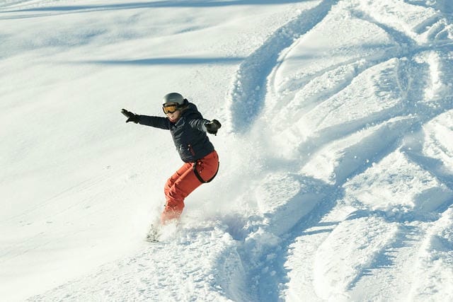 極上の雪と温もりを求めて – スキーツアーで巡る冬の魅力